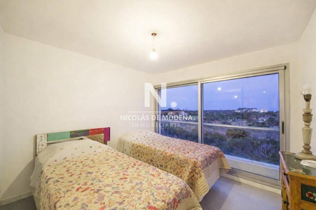 En venta en zona playera, apartamento de 3 en del