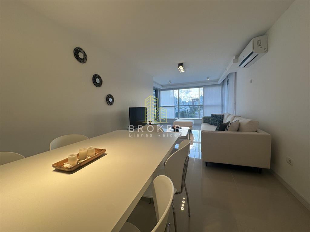 Venta de apartamento de categoria, dos y medio en
