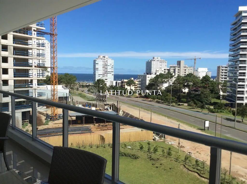 Apartamento en One, 3 dormitorios más dependencia