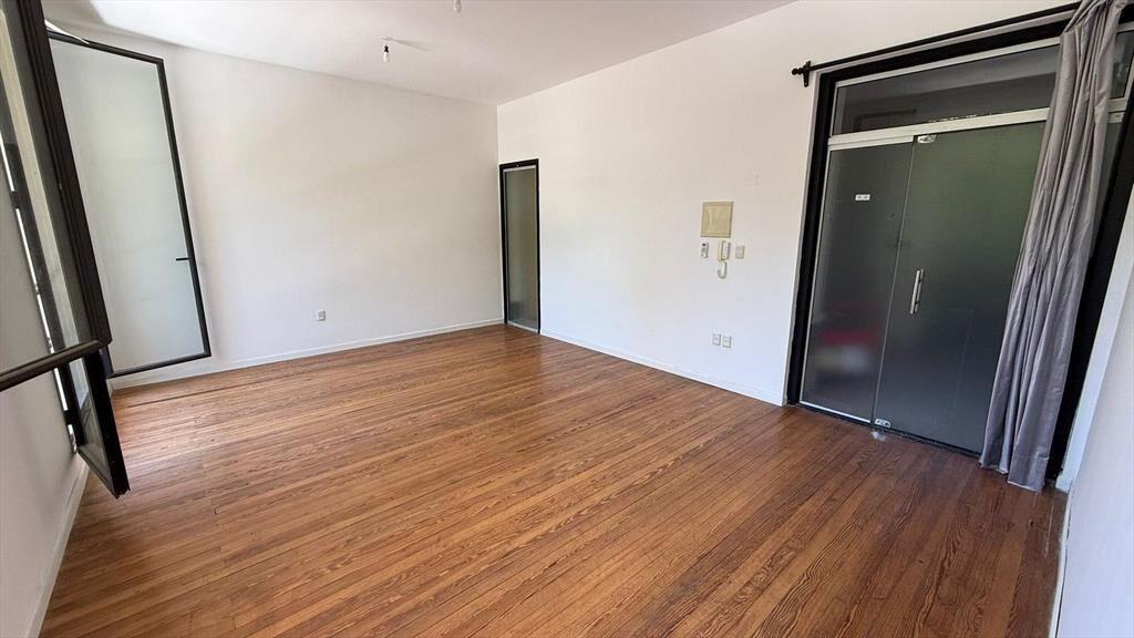 Gran loft en peatonal Sarandi frente a la Plaza Matriz !!