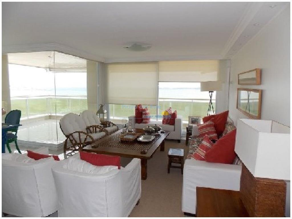 Apartamento en Venta de 3 Dormitorios en Edificio