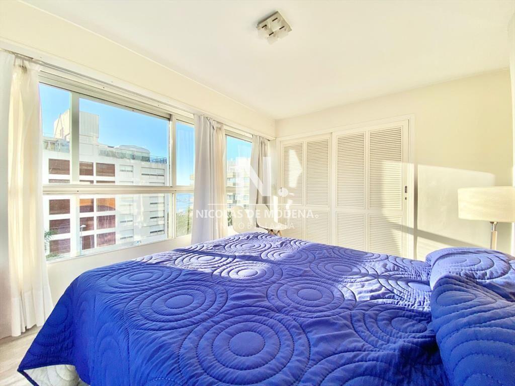 Apartamento de tres dormitorios en venta, Punta del Este
