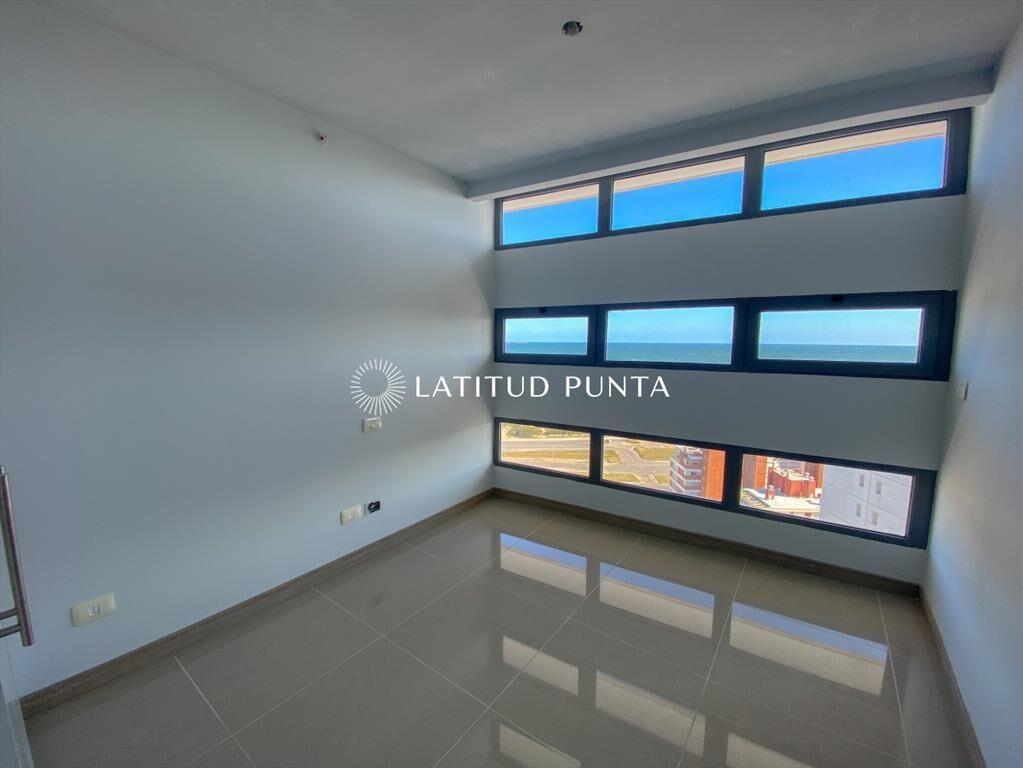 Piso alto pasante en Brava, 3 dormitorios, y
