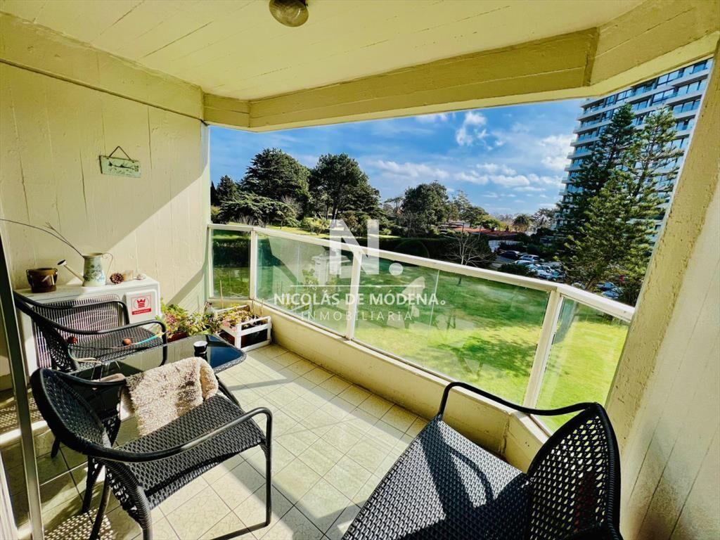 Se vende apartamento de 2 dormitorios en Roosevelt Punta de