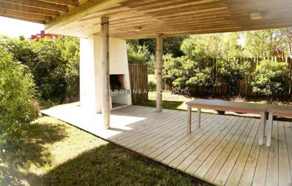 Casa en venta de 4 dormitorios en Manantiales.