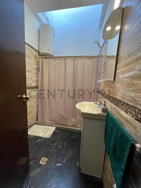 Venta 2 casas Peñarol,717 m2,multiples garajes.3 dormi,pa...