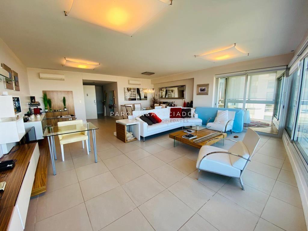 Apartamento en venta en torre Le Parc, Punta del