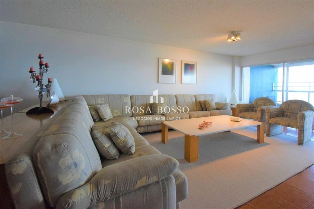 Hermoso apto para la venta frente al mar.