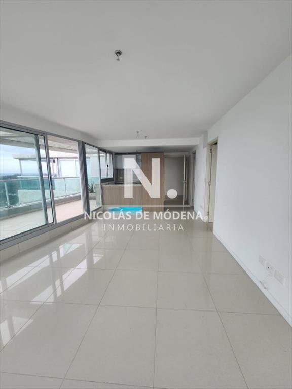 Penthouse de 2 dormitorios en venta en torre con