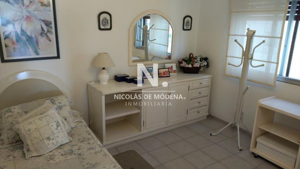 OPORTUNIDAD. VENDE APARTAMENTO FRENTE AL MAR CON