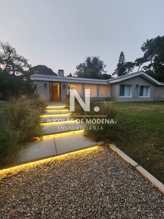 Casa en Venta de 4 dormitorios en Playa Mansa , ,