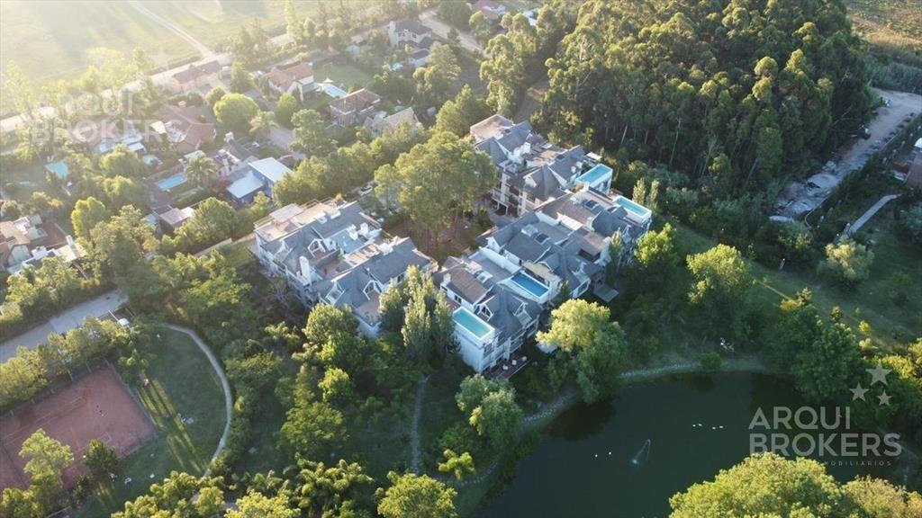 Apartamento de tres dormitorios en venta en Haras del Lago