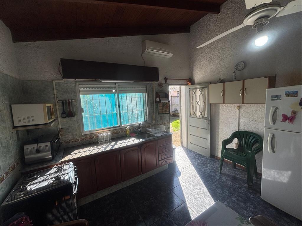 Casa, gje, galpón de 220 m2 y terreno de 1475 m2