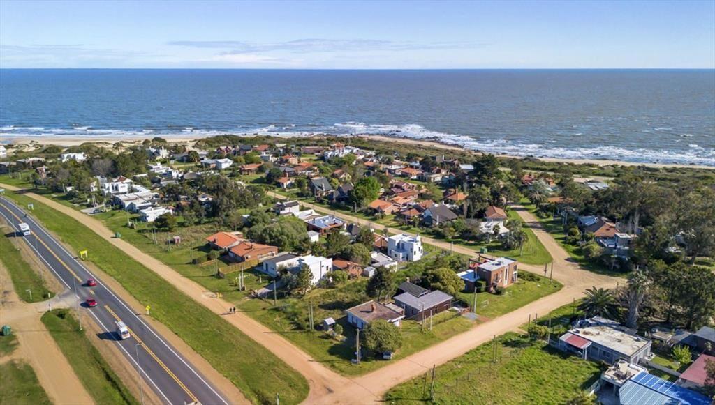 VENTA TERRENO PIRIAPOLIS A METROS DEL MAR