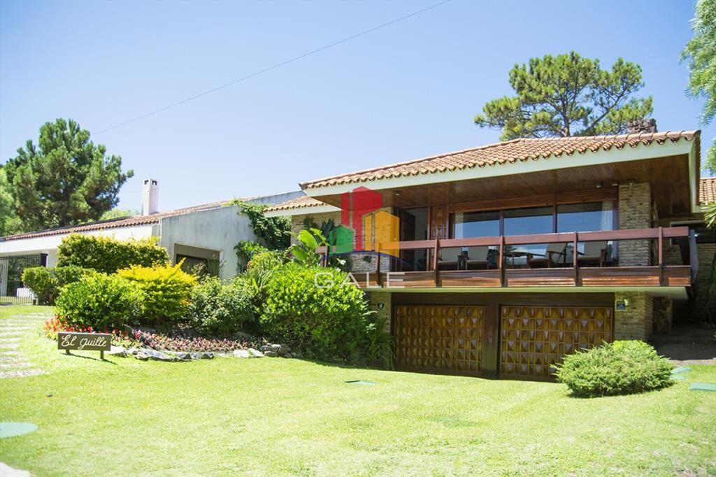 Hermosa casa en venta a pocos metros del mar.