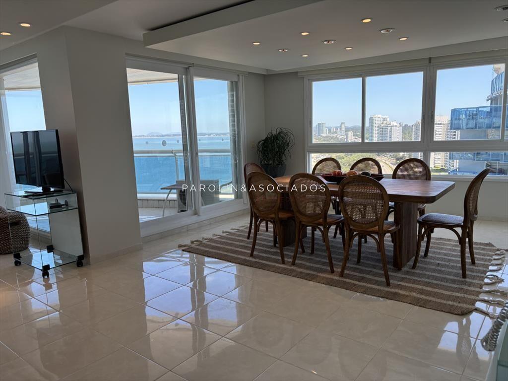 Apartamento en venta de 3 dormitorios + dependencia en Mill