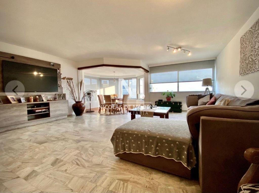 Vende apartamento 3 dormitorios en suite, en del