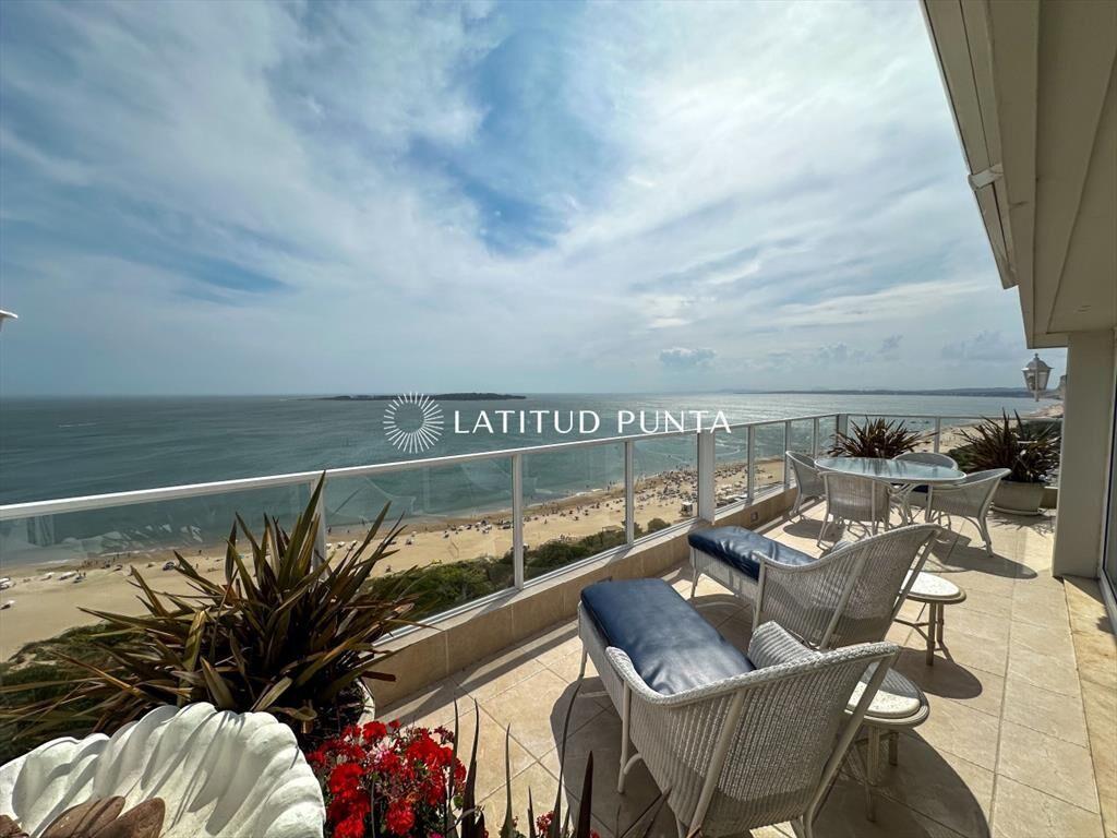 Mansa, pent house sobre primera linea