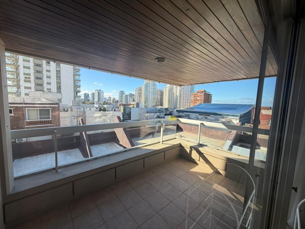 Apartamento de 3 dormitorios en alquiler anual e