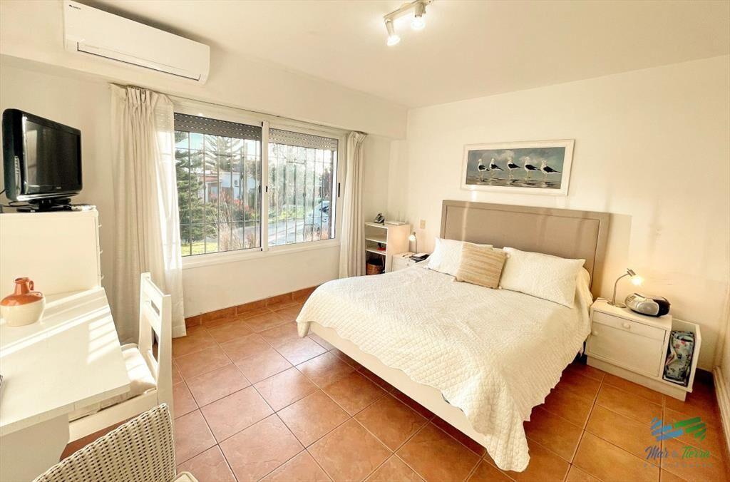 Vendo casa 5 dormitorios cerca de playa mansa,