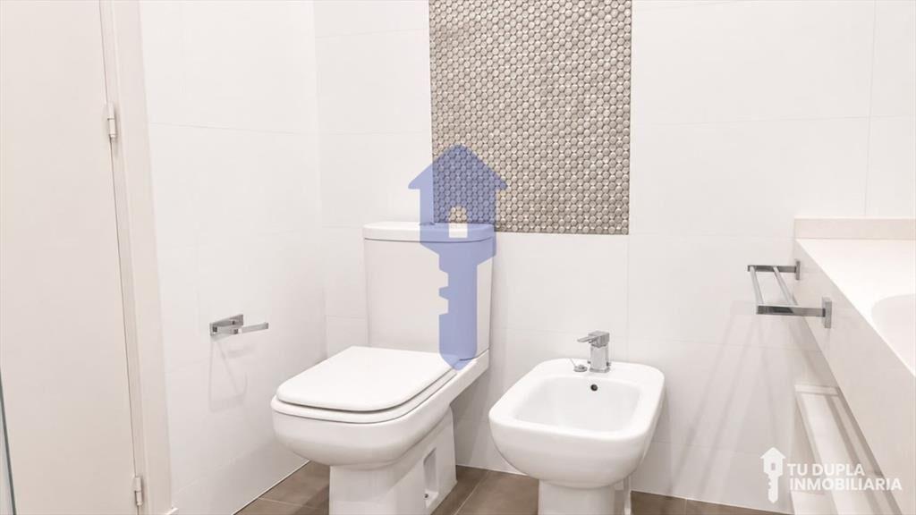 Venta apartamento 3 dormitorios 2 baños y box en tres cruc