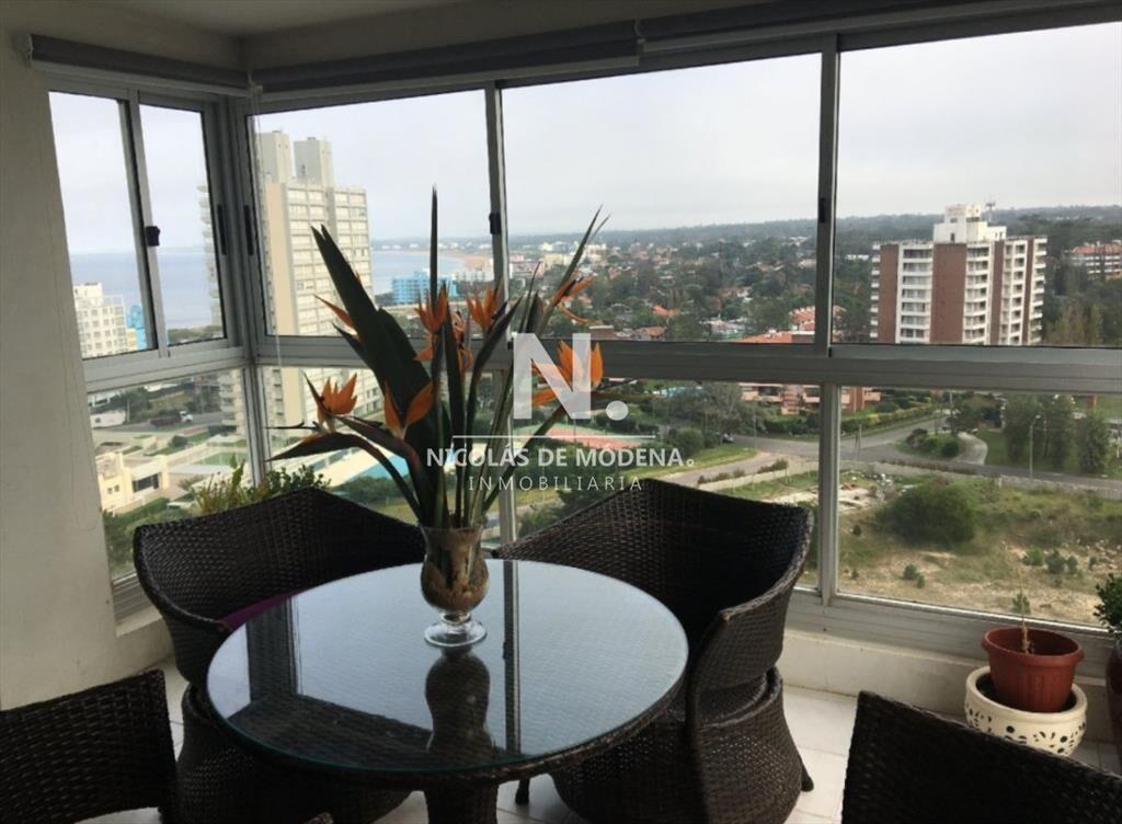 Apartamento de 2 dormitorios y dependencia en de