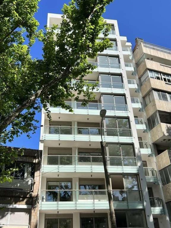 Av Brasil y Chucarro, prox a la Rambla, amoblado, gastos co