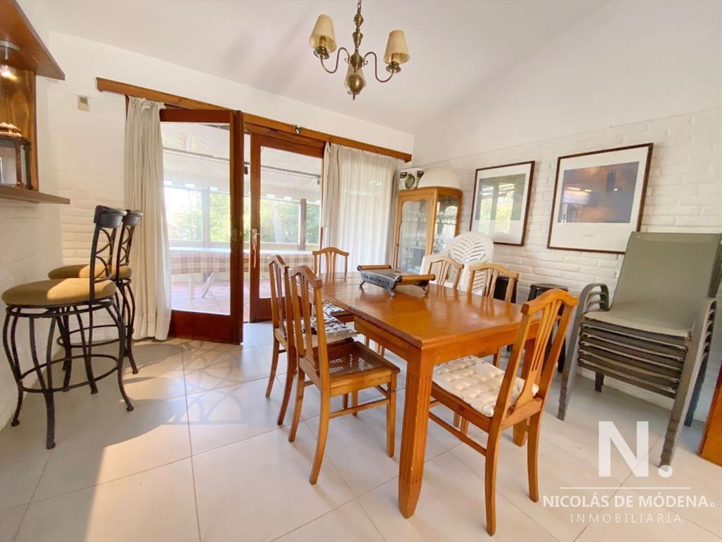CASA EN VENTA DE 6 DORMITORIOS, PINARES PUNTA DEL ESTE