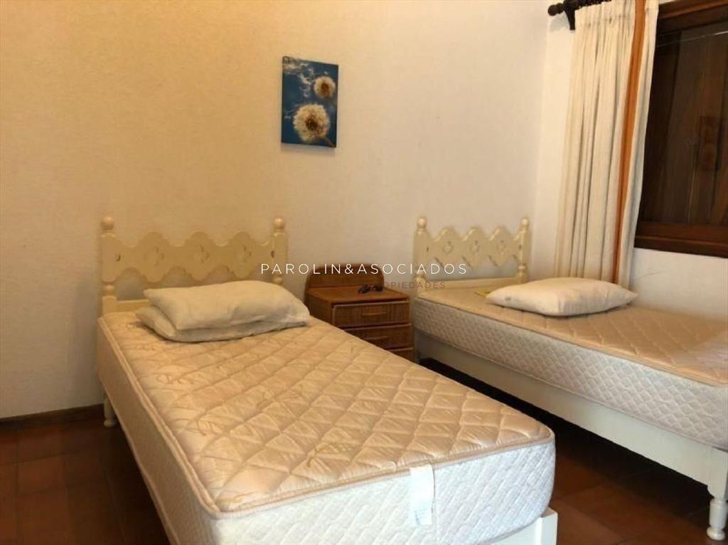 Venta de casa 4 dormitorios en Lugano, Punta del