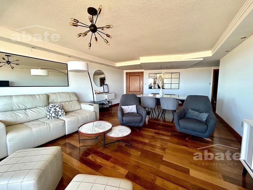 Venta apartamento 4 dormitorios   servicio completo ,Rambla