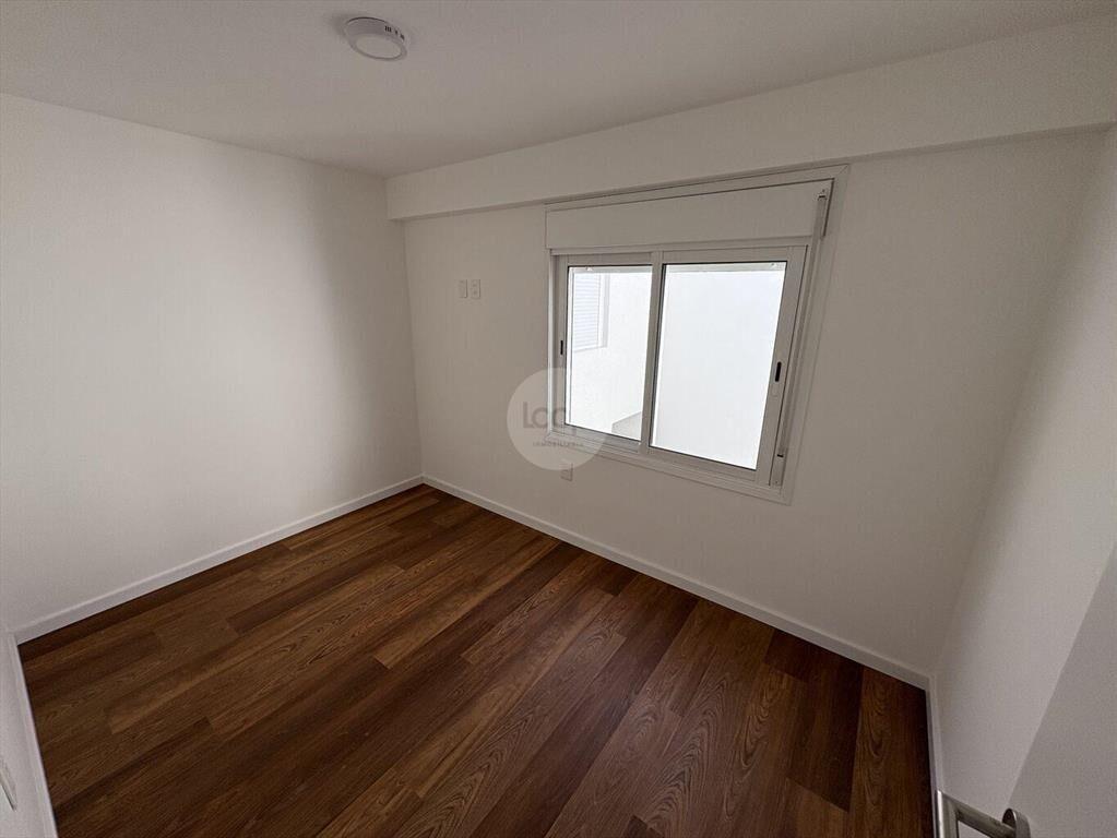 Venta CON RENTA apartamento triplex 2 dorm + estudio, Cordo