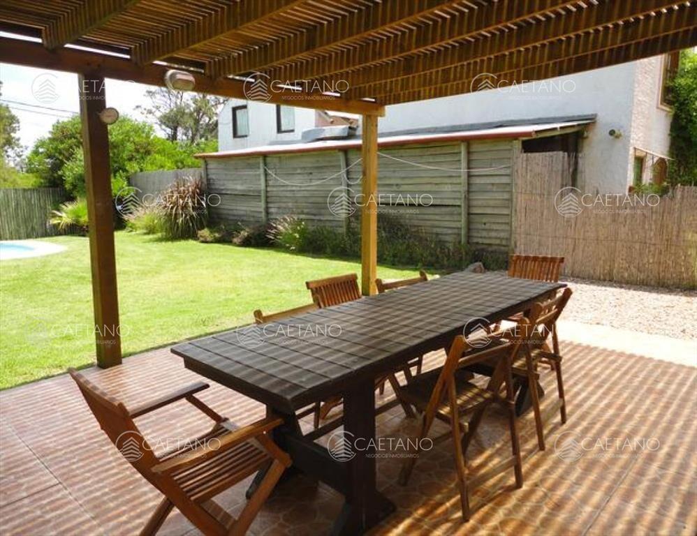 Venta casa 3 dormitorios. Tio Tom. Punta Ballena.