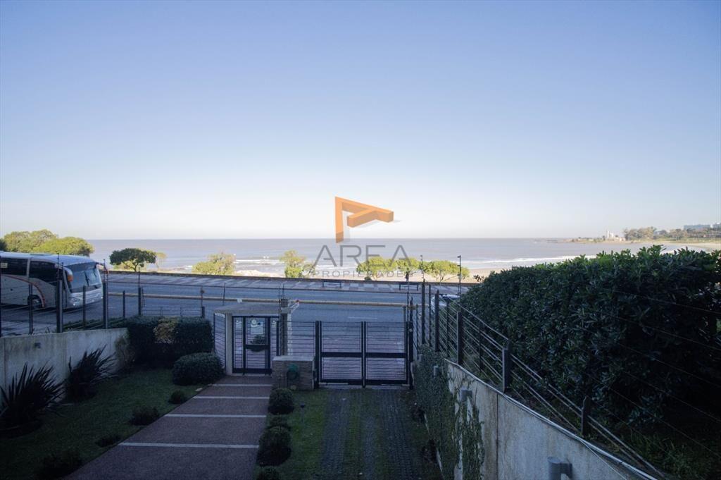 Apartamento frente a rambla Malvin 1 dormitorio con garaje