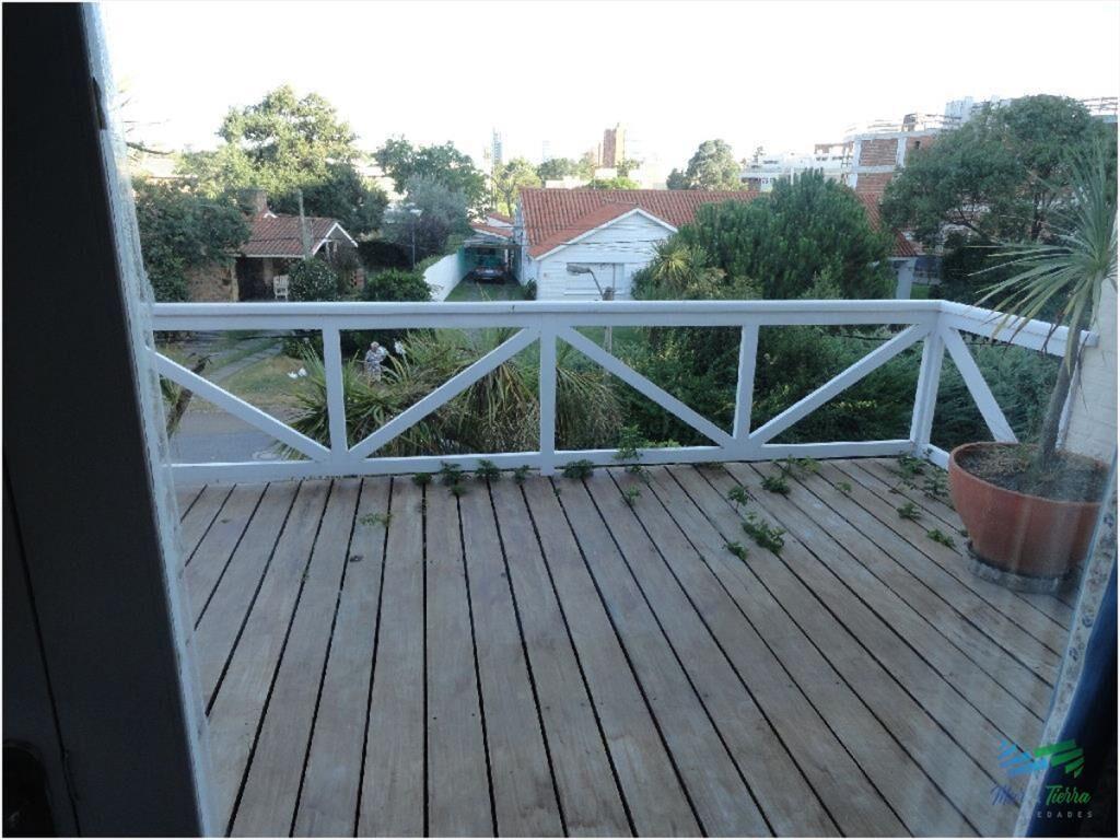 Casa en alquiler y venta..  Zona de playa mansa,