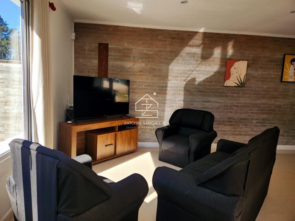 Vende Casa de 3 Dormitorios en Parque Burnett, con espacios