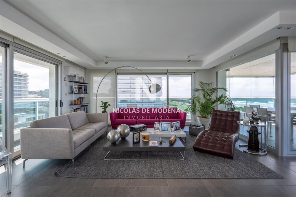 Alquila departamento en Brava, Punta del Este de 4 dormitor