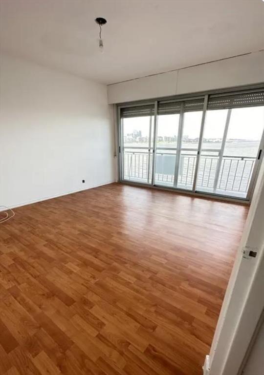 Alquiler Apartamento tres dormitorios dos baños con Vista a