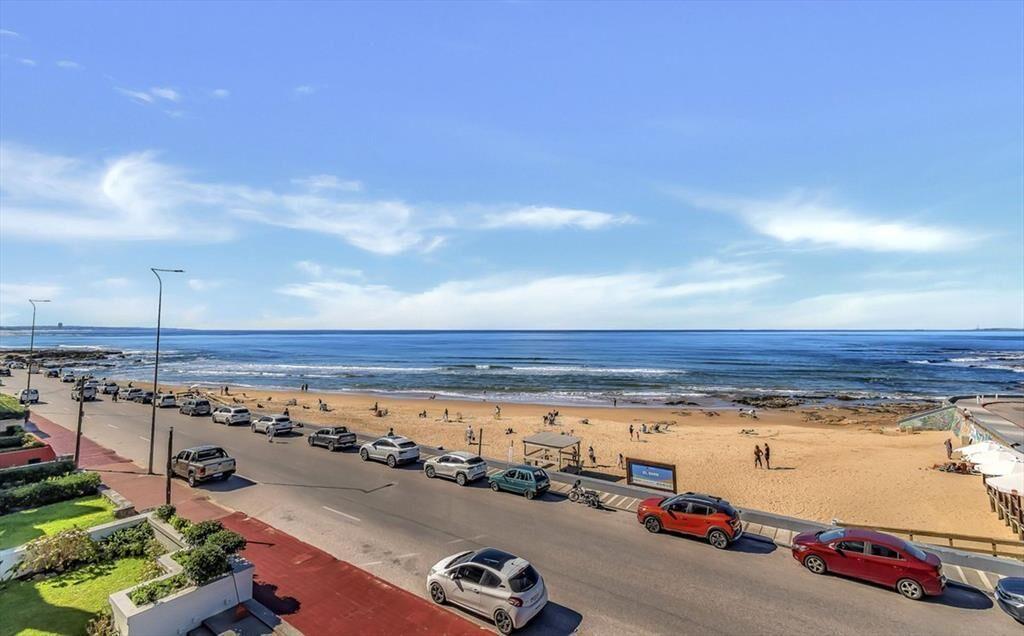 APARTAMENTO EN VENTA 3 DORMITORIOS FRENTE AL MAR.