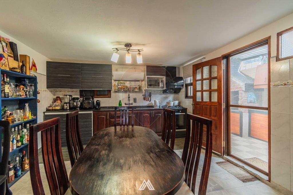 Venta casa dos dormitorios y cochera Nuevo París