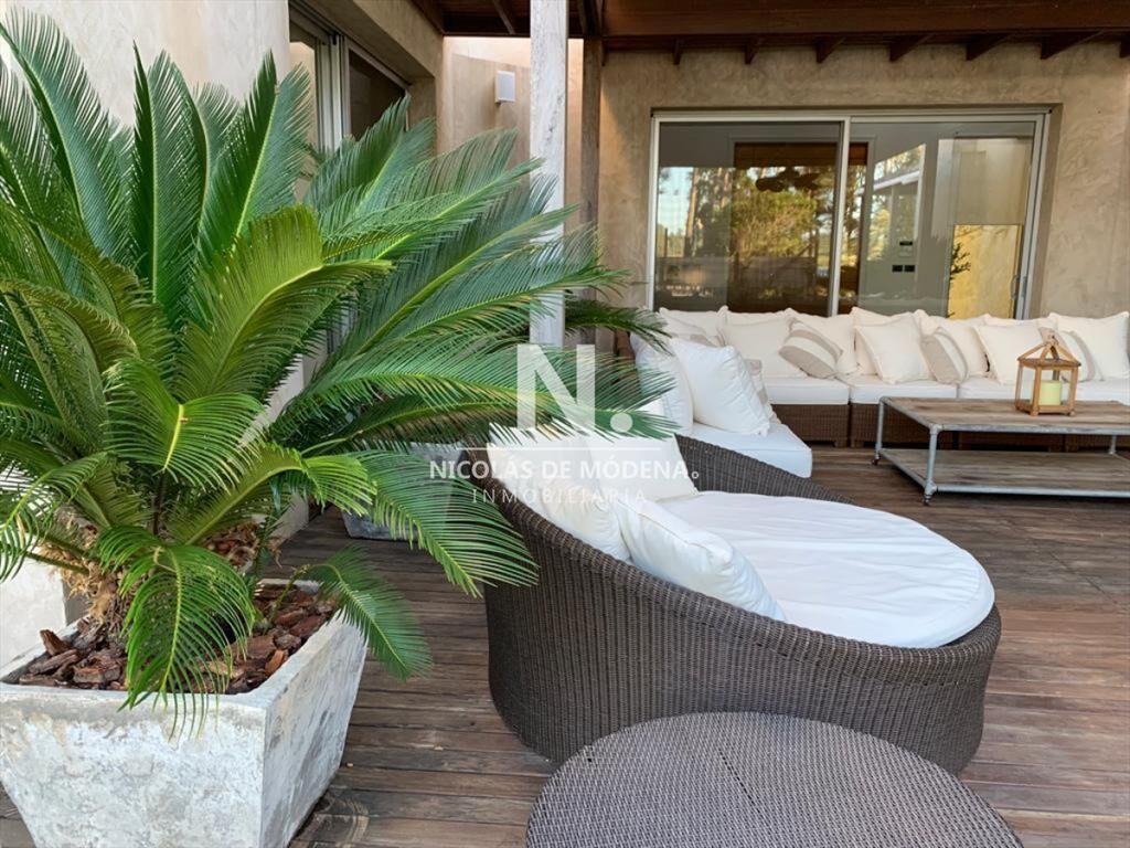 Vende espectacular casa en Segunda lÃ­nea a la ,