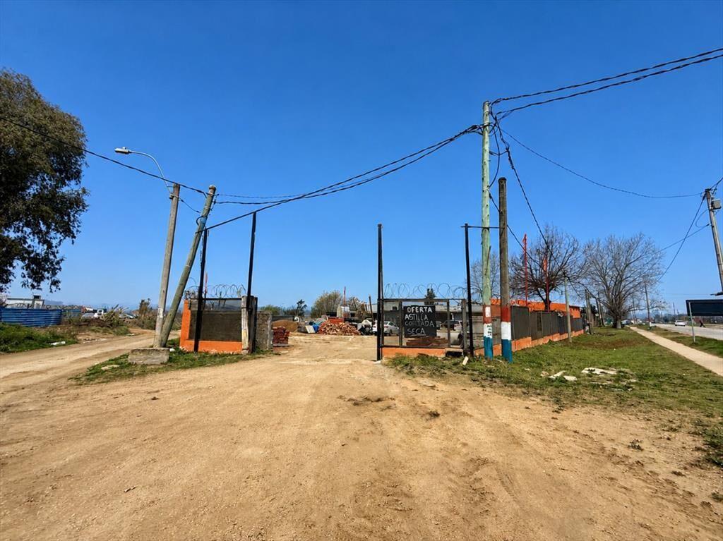 Venta terreno e instalaciones 1706mts Las Piedras.