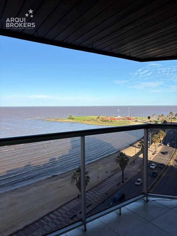 Apartamento de cuatro dormitorios en alquiler en rambla de