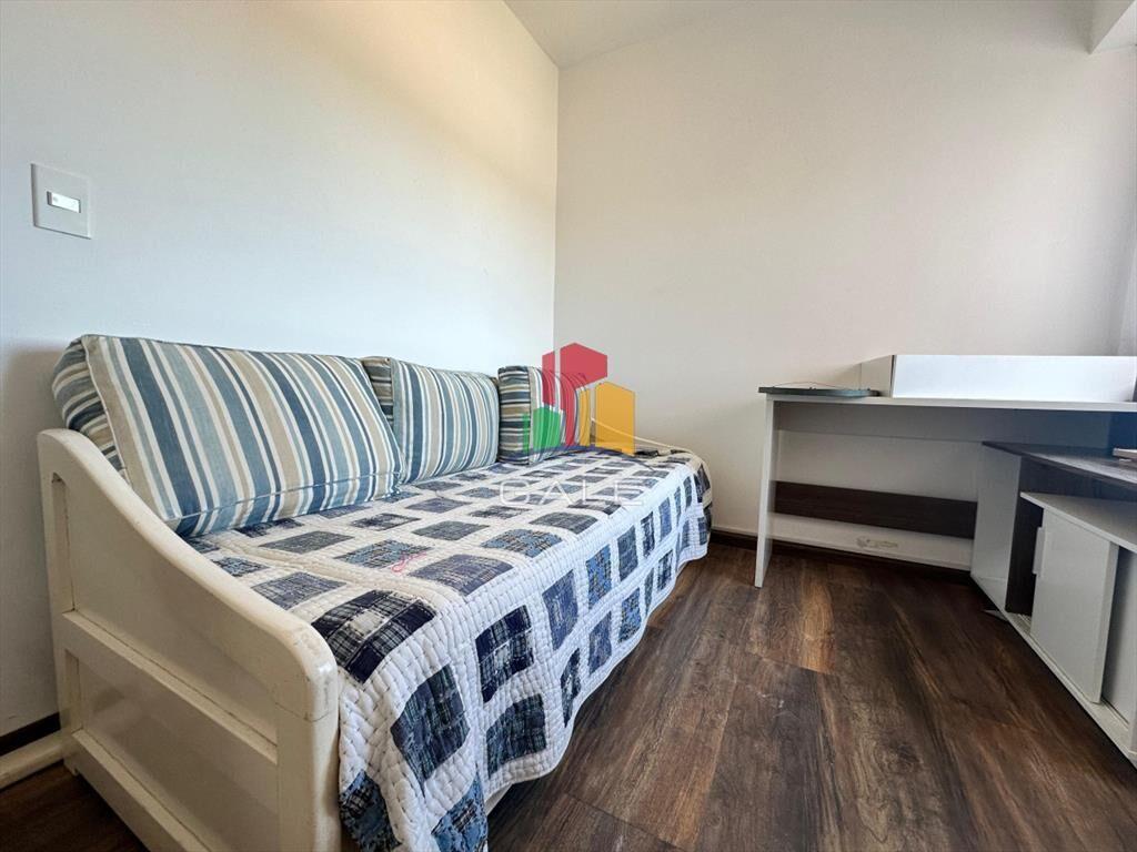 Apartamento de dos dormitorios y dependencia de