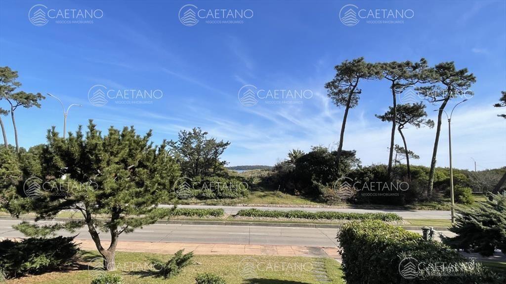 Venta de apartamento de dos dormitorios en Playa