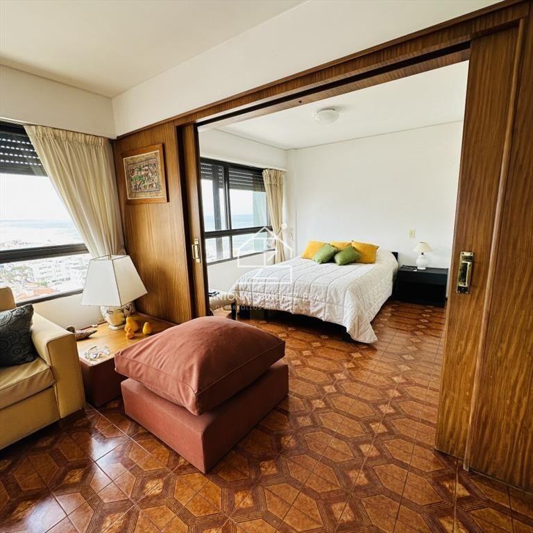 Alquiler y Venta  de apartamento de 3 dormitorios en Punta