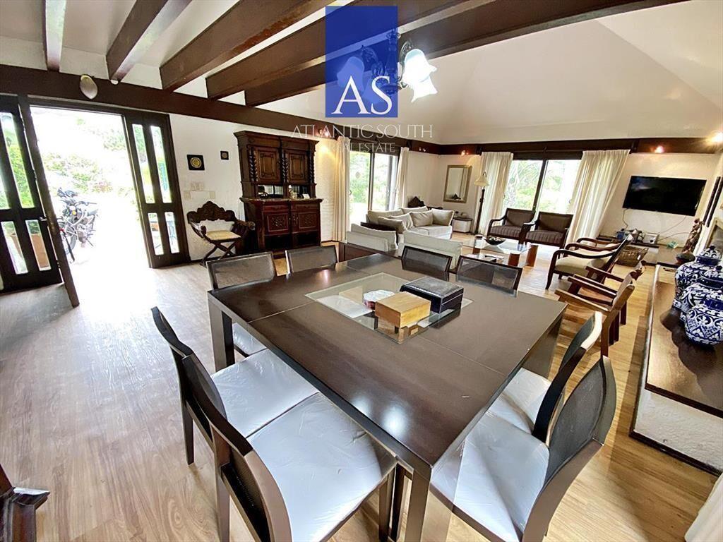 Casa 4 dormitorios en venta en Playa Mansa!!