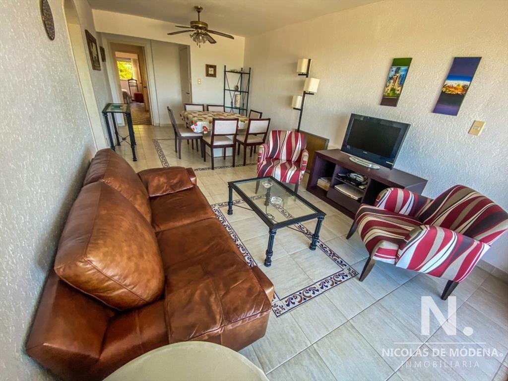 Se vende apartamento en Primera linea playa mansa 2 dormito