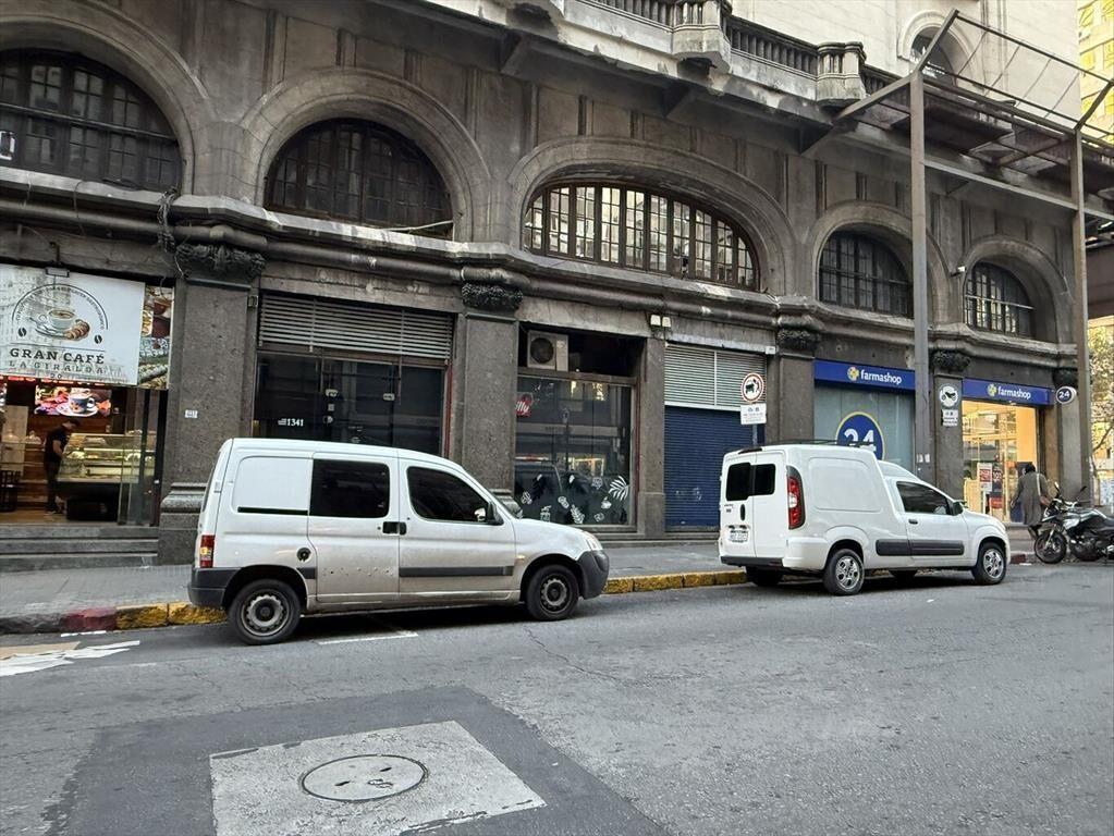 VENTA LOCAL CON RENTA ANDES Y 18 DE JULIO CENTRO