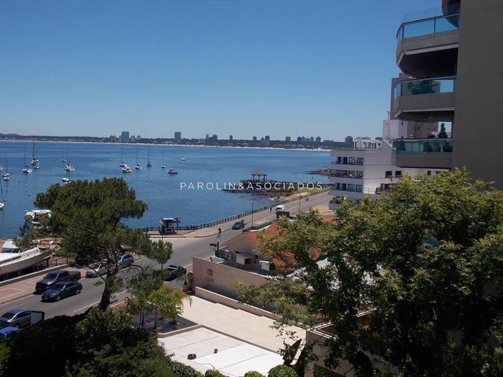 Apartamento en venta de 3 dormitorios en edificio