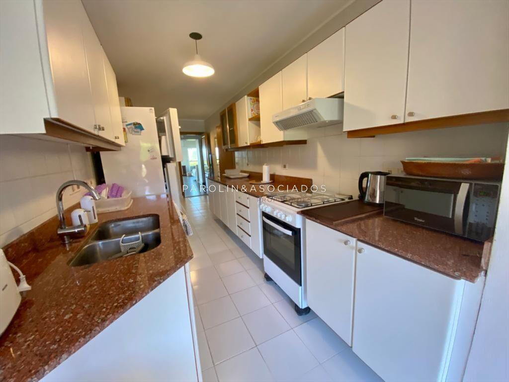 Hermoso apartamento en playa brava en primera al